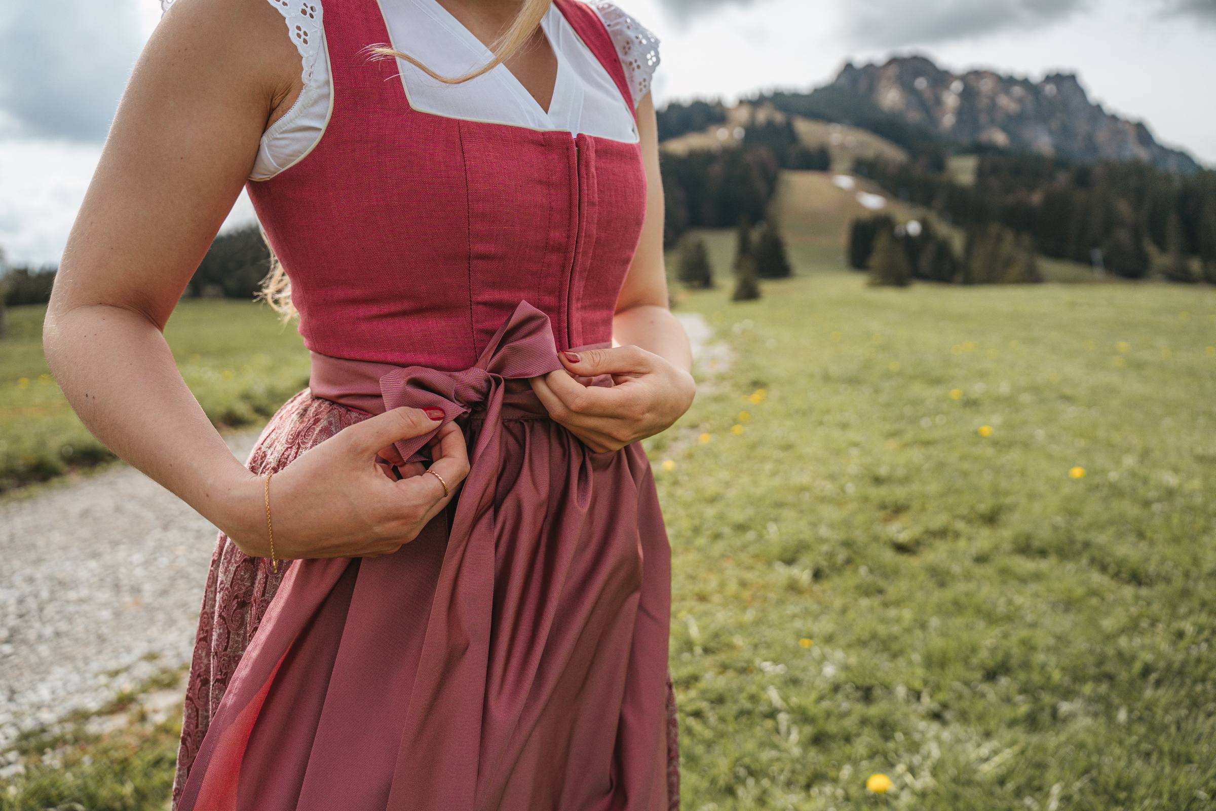 Dirndl Wiesn Pink - Kinga Mathe - 21.680911 Dirndl Wiesn Pink - Kinga Mathe - 21.680911