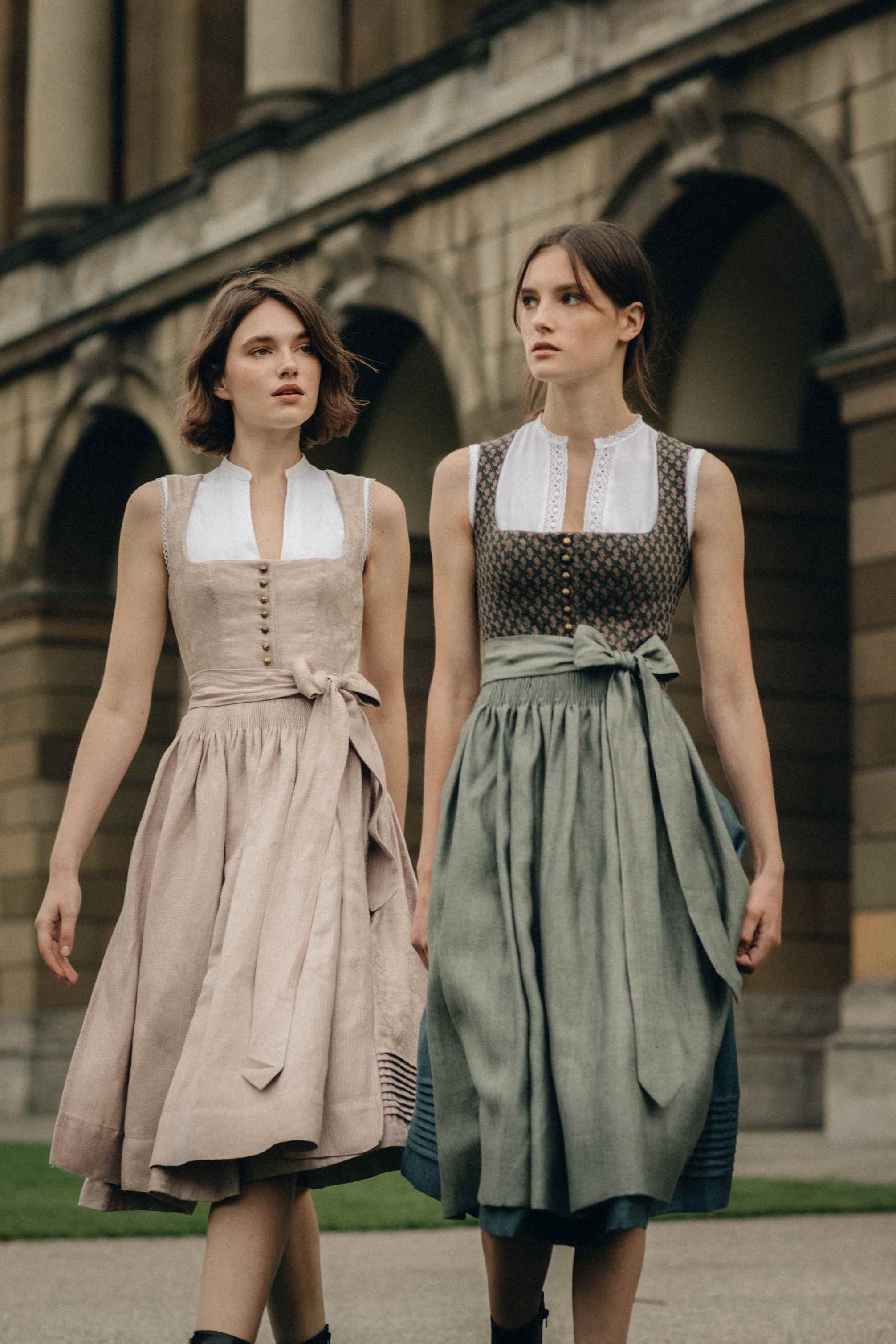 Dirndl Mona Lotusrosa - Gottseidank - 41.658381 Dirndl Mona Lotusrosa - Gottseidank - 41.658381