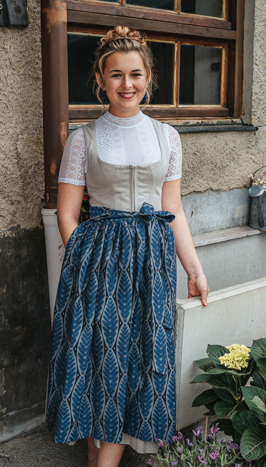 Dirndl Lisa Taupe - Wallnigg - 81.691218 Dirndl Lisa Taupe - Wallnigg - 81.691218
