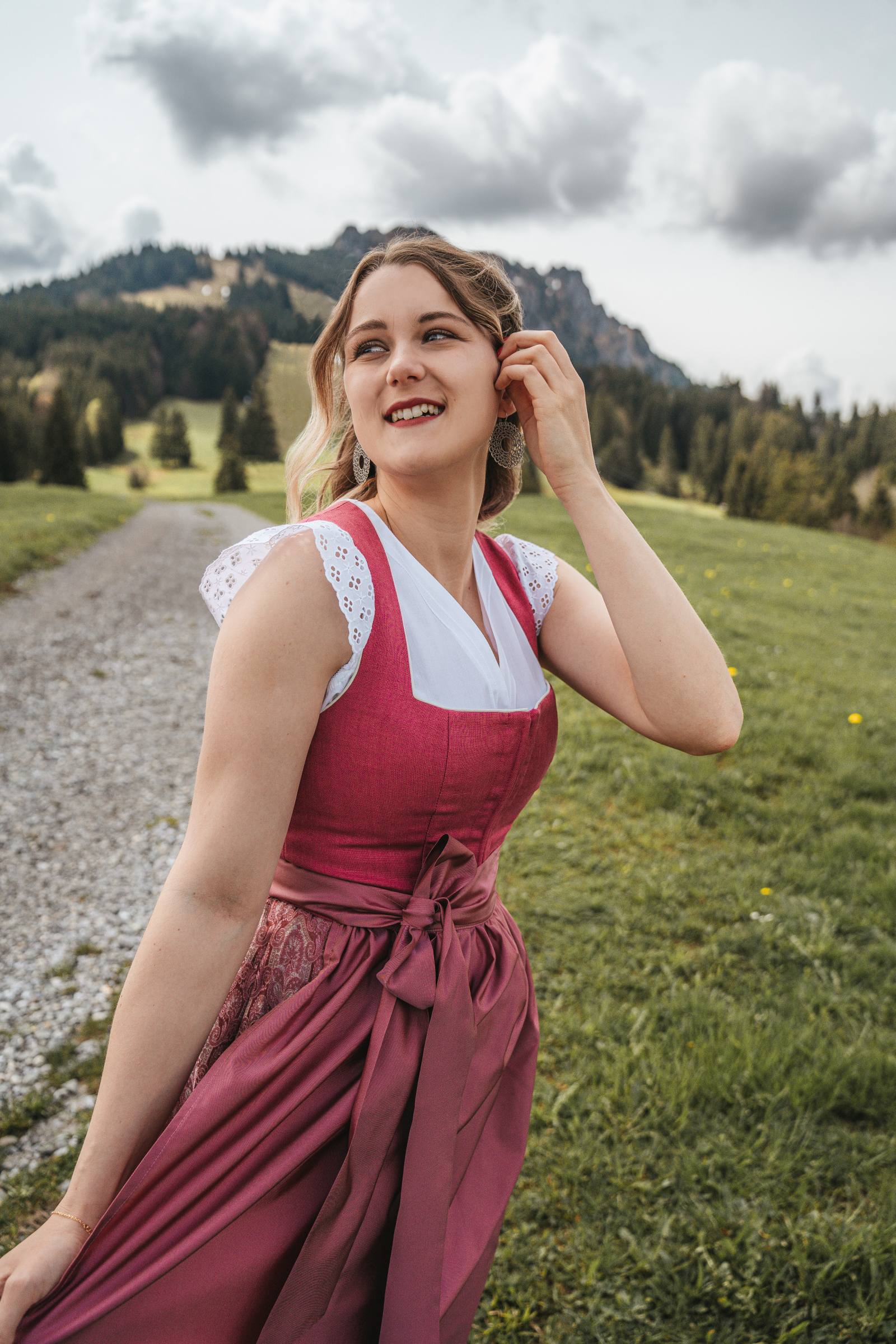 Dirndl Wiesn Pink - Kinga Mathe - 21.680911 Dirndl Wiesn Pink - Kinga Mathe - 21.680911