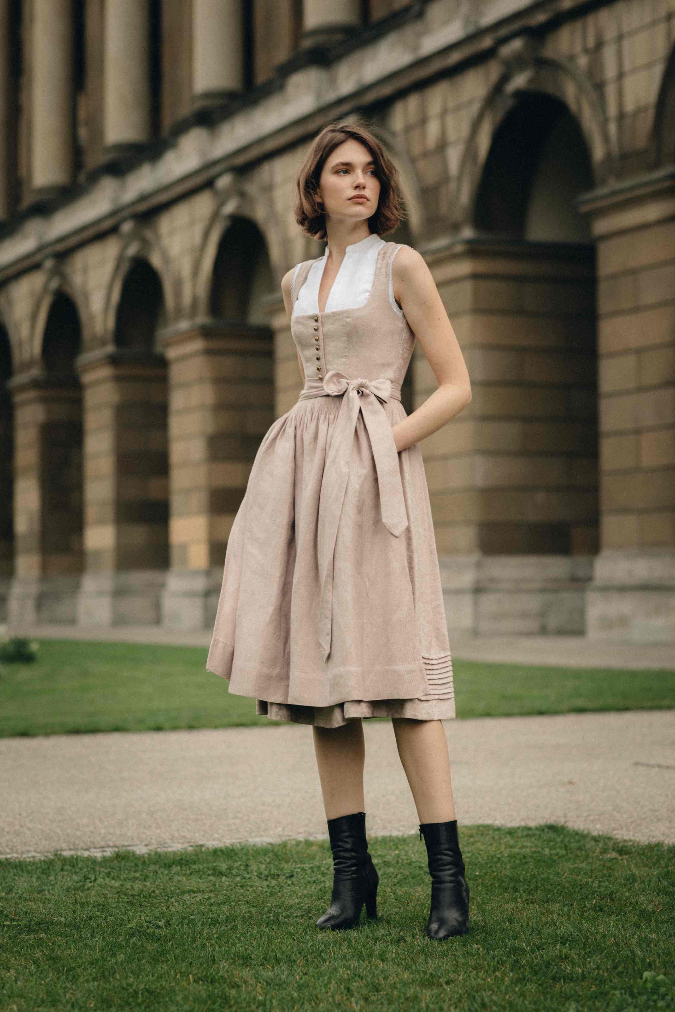Dirndl Mona Lotusrosa - Gottseidank - 41.658381 Dirndl Mona Lotusrosa - Gottseidank - 41.658381